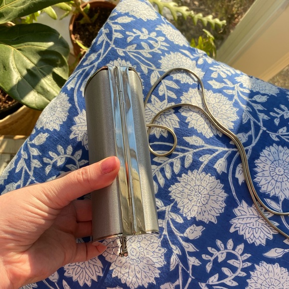 Vintage Stuart Weitzman Silver Satin Minaudière / Box Clutch w Removable Chain - Picture 5 of 13